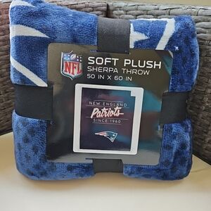 NFL New England Patriots Soft Plush Sherpa Throw 50 in x 60 in  - New